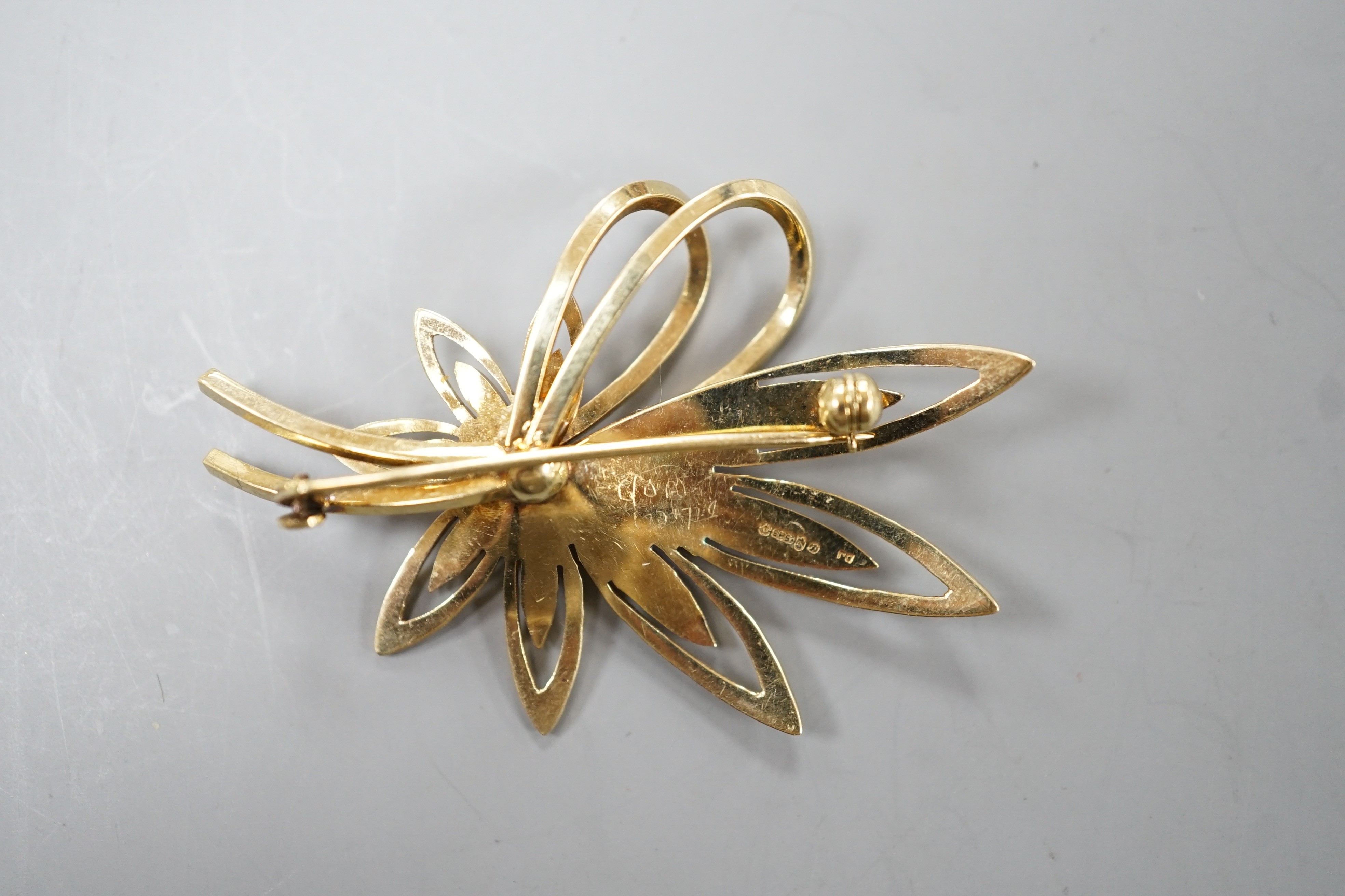 An early 1960's 14ct gold foliate spray brooch, 46mm, 9 grams.